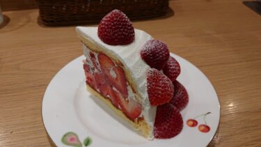 光希まさとのスイーツ日記「ああ・・・東京駅での、遠い記憶。思い出のイチゴパフェ」００１